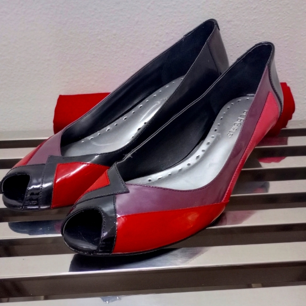 BCBG girls wedges